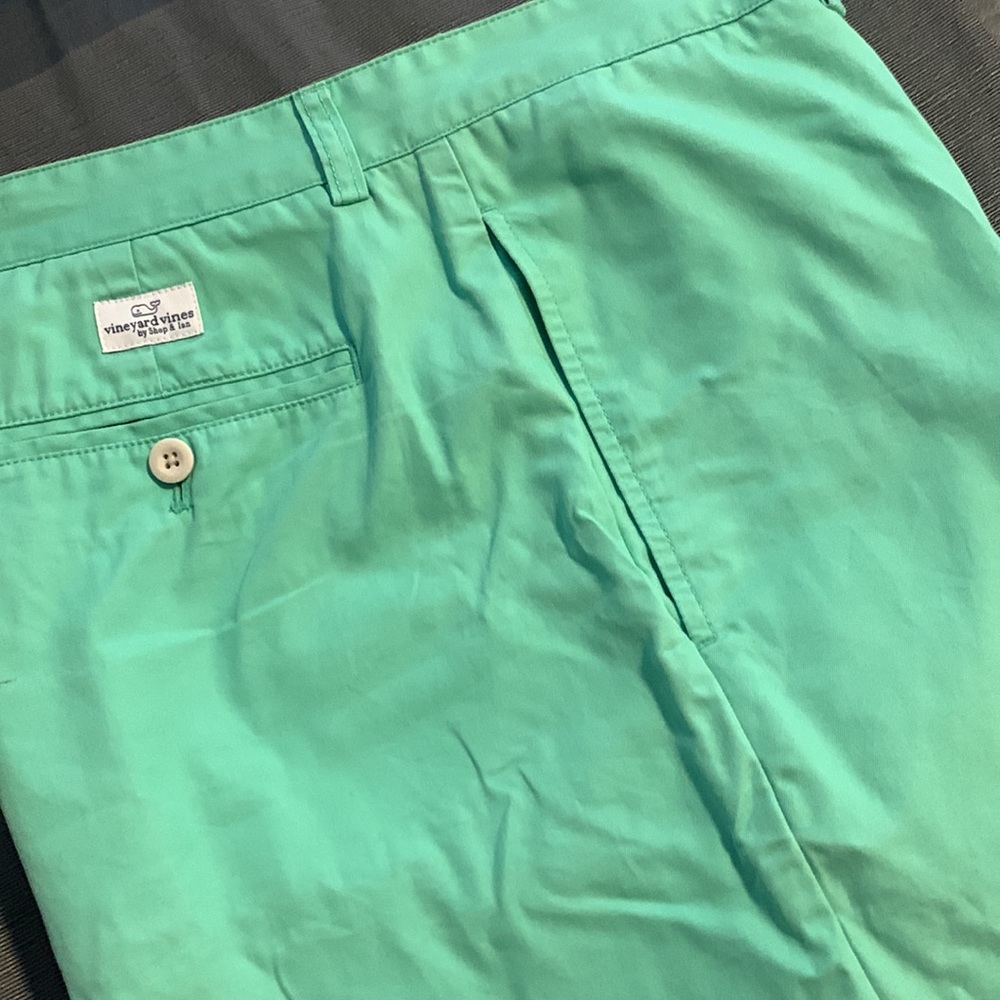 Great condition vineyard vines Kellie green short - Picture 4 of 5